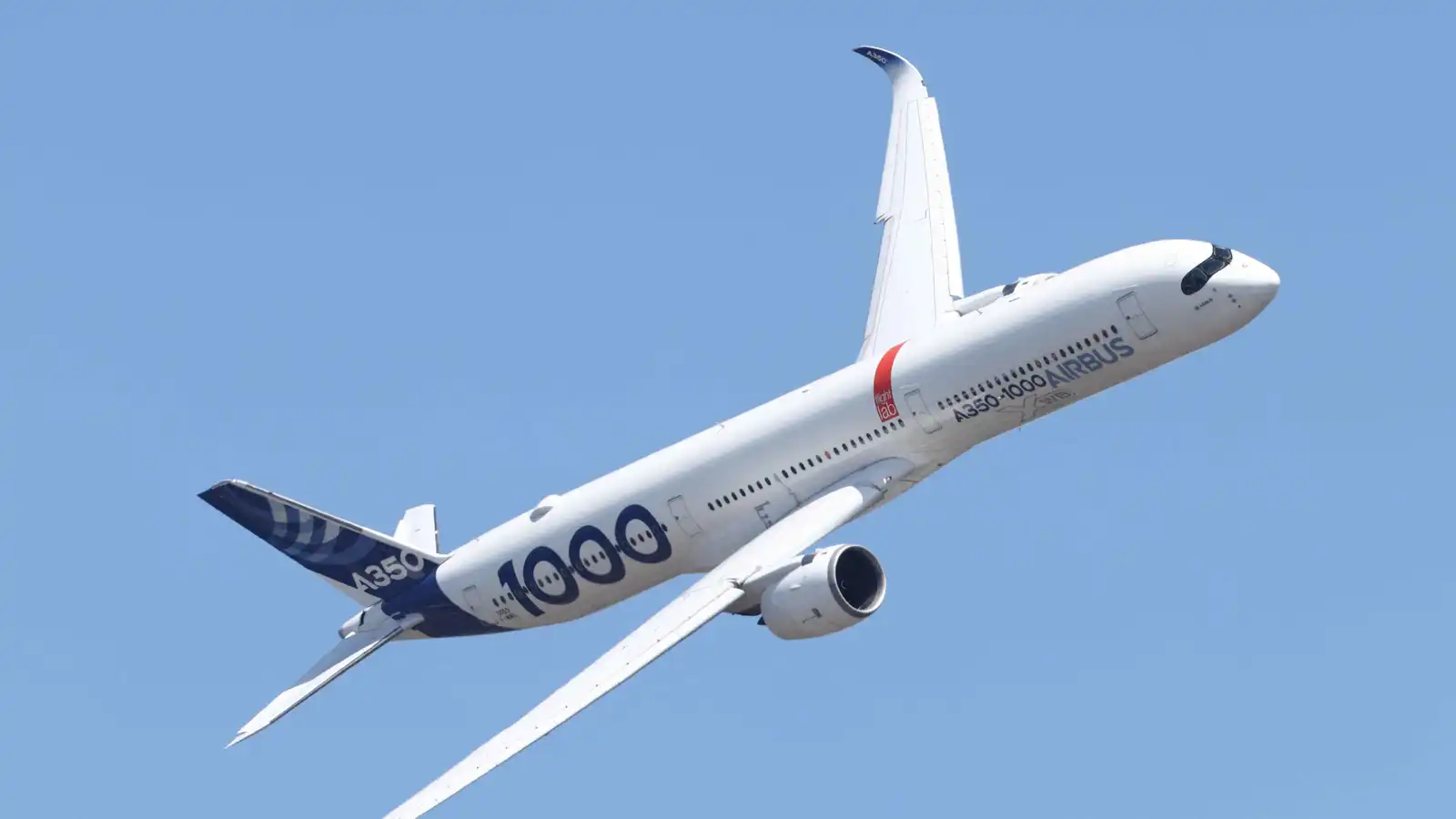 «إيرباص» تختبر أول طائرة شحن من طراز A350 لمنافسة «بوينغ»