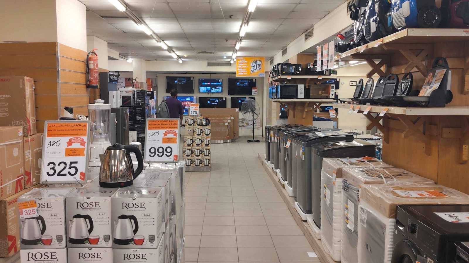 زيادة التكلفة تُربك مصنّعي الأجهزة المنزلية في مصر وسط تباطؤ المبيعات 