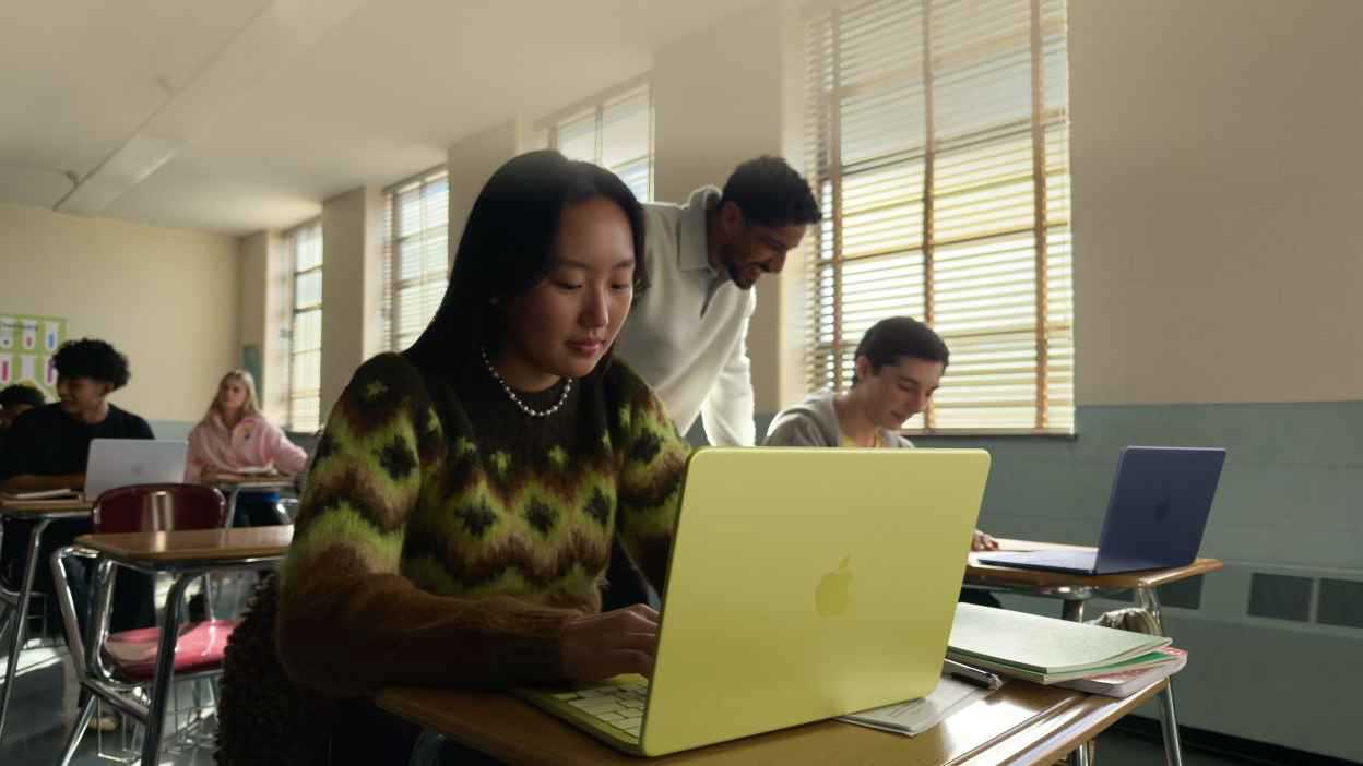 أبل تنافس أجهزة ويندوز بالكمبيوتر الرخيص «ماك بوك نيو» 