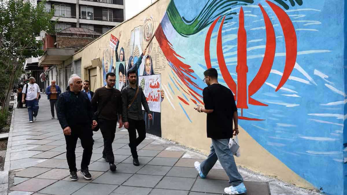 إيران تخفف قيود الإنترنت على الشركات مع دخول الانقطاع شهره الثالث 