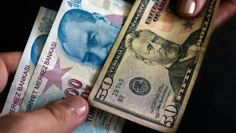 هبوط قياسي لليرة التركية أمام الدولار
