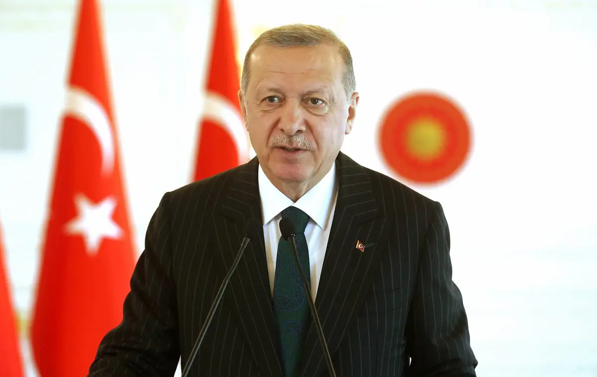 زلزال تركيا.. أردوغان يعد ببناء 200 ألف مسكن