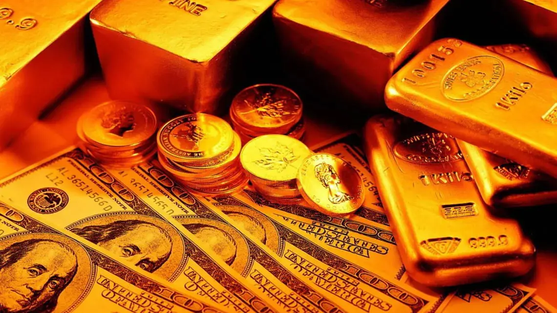 هبوط الدولار يدفع أسعار الذهب لأعلى مستوى في أسبوع

