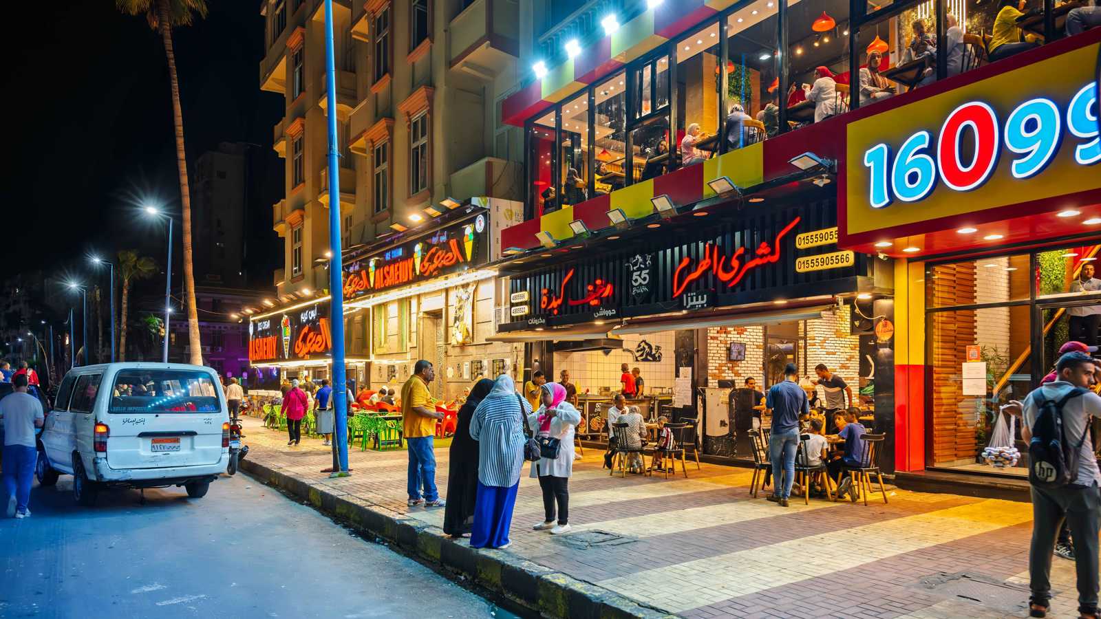 مصر ترفع أسعار الكهرباء للقطاع التجاري.. هل تتفاقم الضغوط التضخمية؟ 