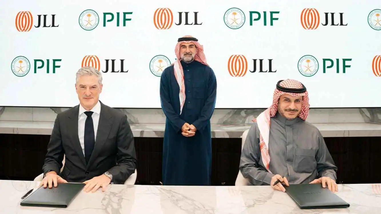 جيه إل إل تقتنص حصة بشركة مرافق من السيادي السعودي.. ما أهمية الصفقة؟