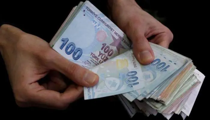 بعد خفض الفائدة....الليرة التركية تواصل انخفاضها الغير مسبوق 