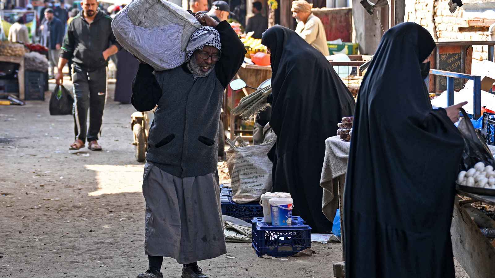 انخفاض التضخم الشهري والسنوي في العراق خلال نوفمبر 