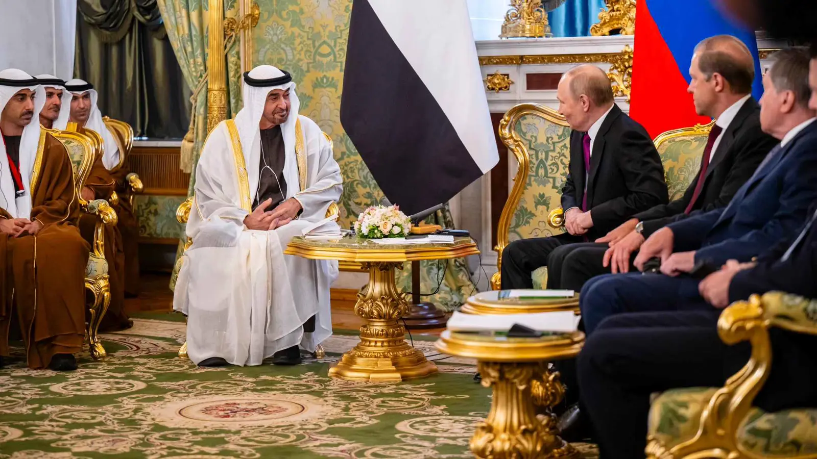 الإمارات وروسيا تعززان شراكتهما الاقتصادية باتفاقيات جديدة
