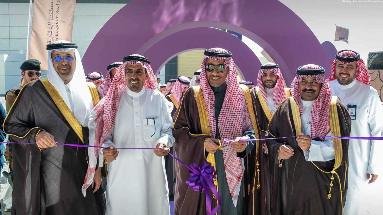 السعودية.. تدشين مشاريع رأسمالية وعقود صناعية بـ800 مليون دولار 