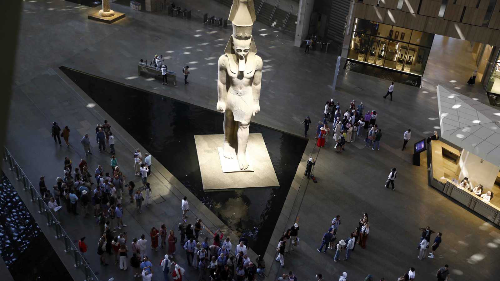 السياحة المصرية تتجاوز التوقعات 19مليون زائر خلال 2025 