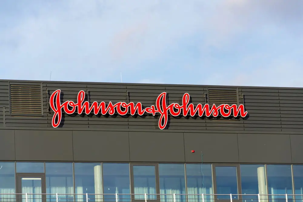 "جونسون آند جونسون" تدفع 6.5 مليار دولار لتسوية قضايا المنتجات المسرطنة