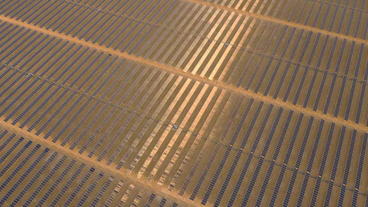 شراكة بين «مصدر» و«توتال» بـ2.2 مليار دولار لدمج مشروعات الطاقة بآسيا 