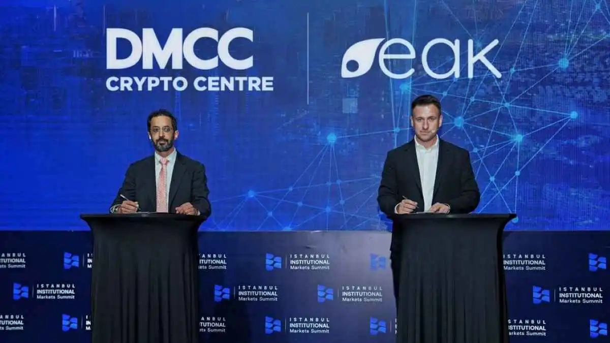 خلال توقيع الشراكة بين  مركز دبي للسلع المتعددة وشركة إي إيه كي لإطلاق فعالية بلوك داون دبي