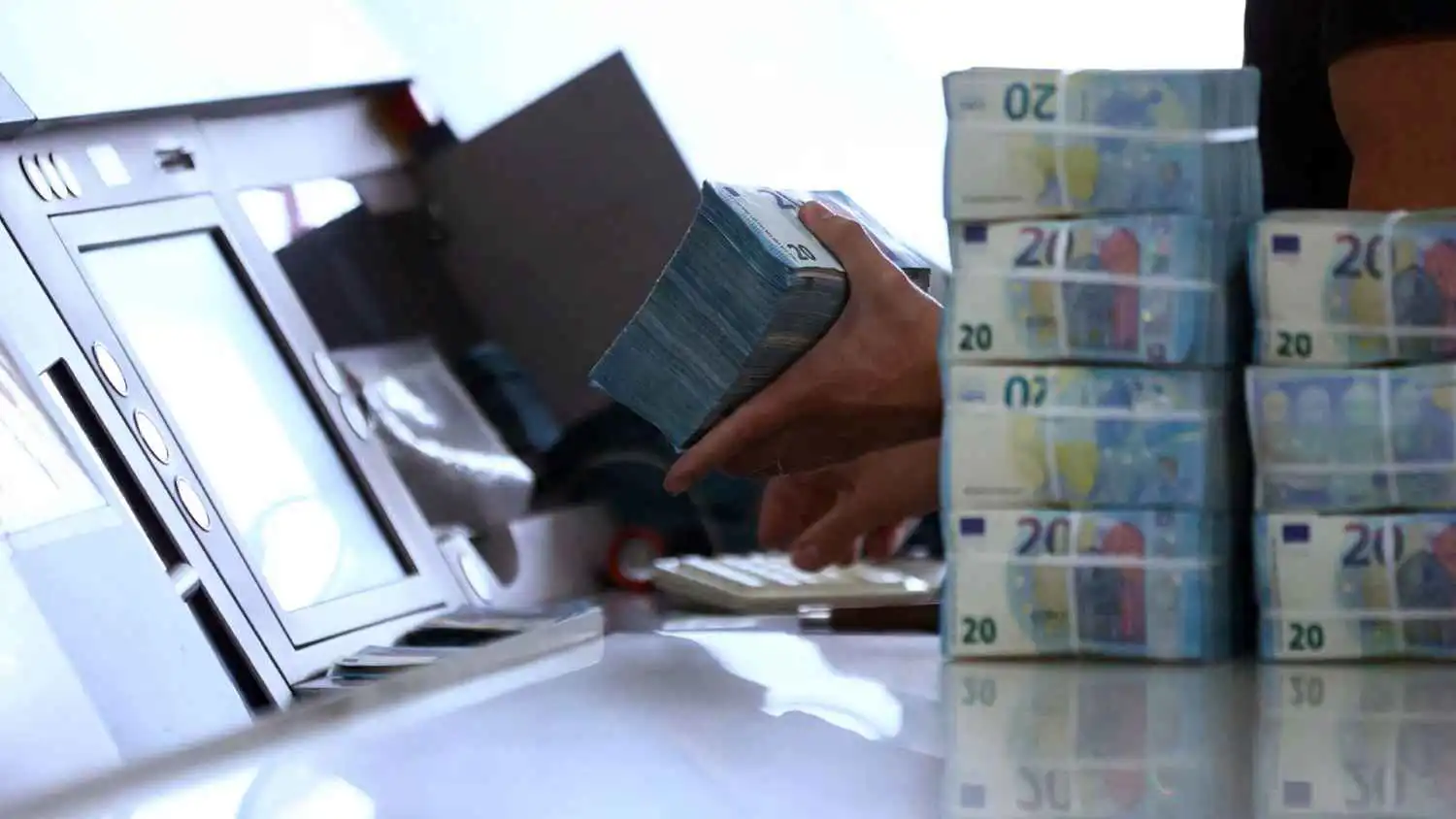 عوائد السندات الأوروبية تتراجع مع خفض الرهانات على رفع الفائدة
