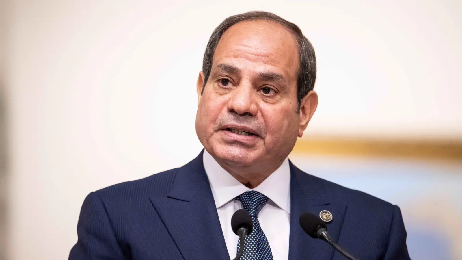 السيسي يدعو المجتمع الدولي للمساهمة في إعادة إعمار لبنان