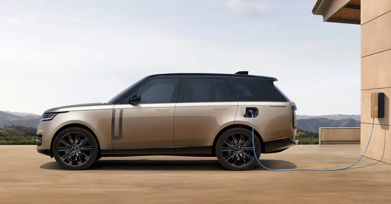 Range Rover Electric - فخامة رانج روفر بصمت كهربائي فاخر.