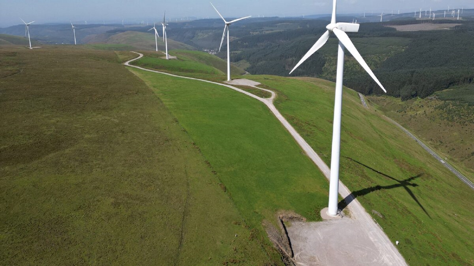 إهدار طاقة الرياح يكلف بريطانيا ملياري دولار في 2025 