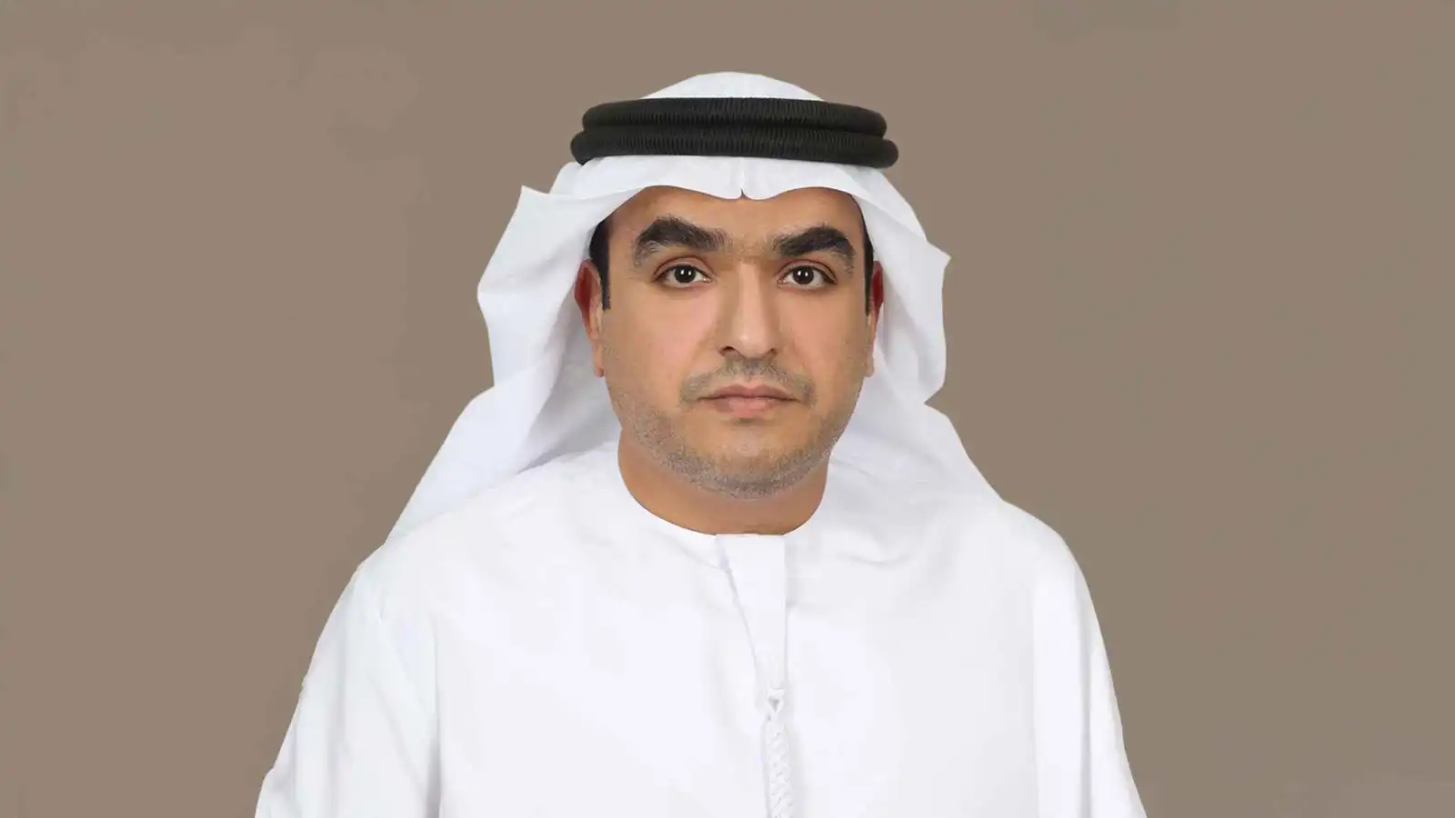 تعاون صندوق خليفة مع 42 أبوظبي لإطلاق «هندسة أوامر الذكاء الاصطناعي»