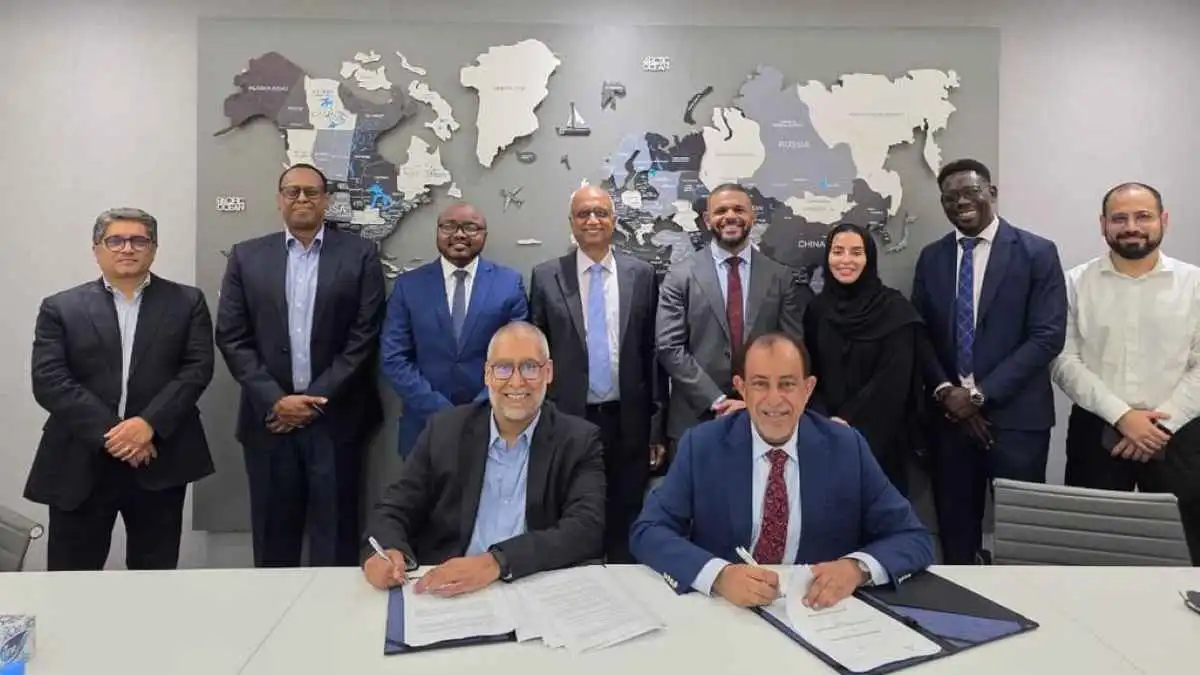 جانب من توقيع الاتفاق بين  دي بي ورلد مع مجموعة غلف كاب أفريكا