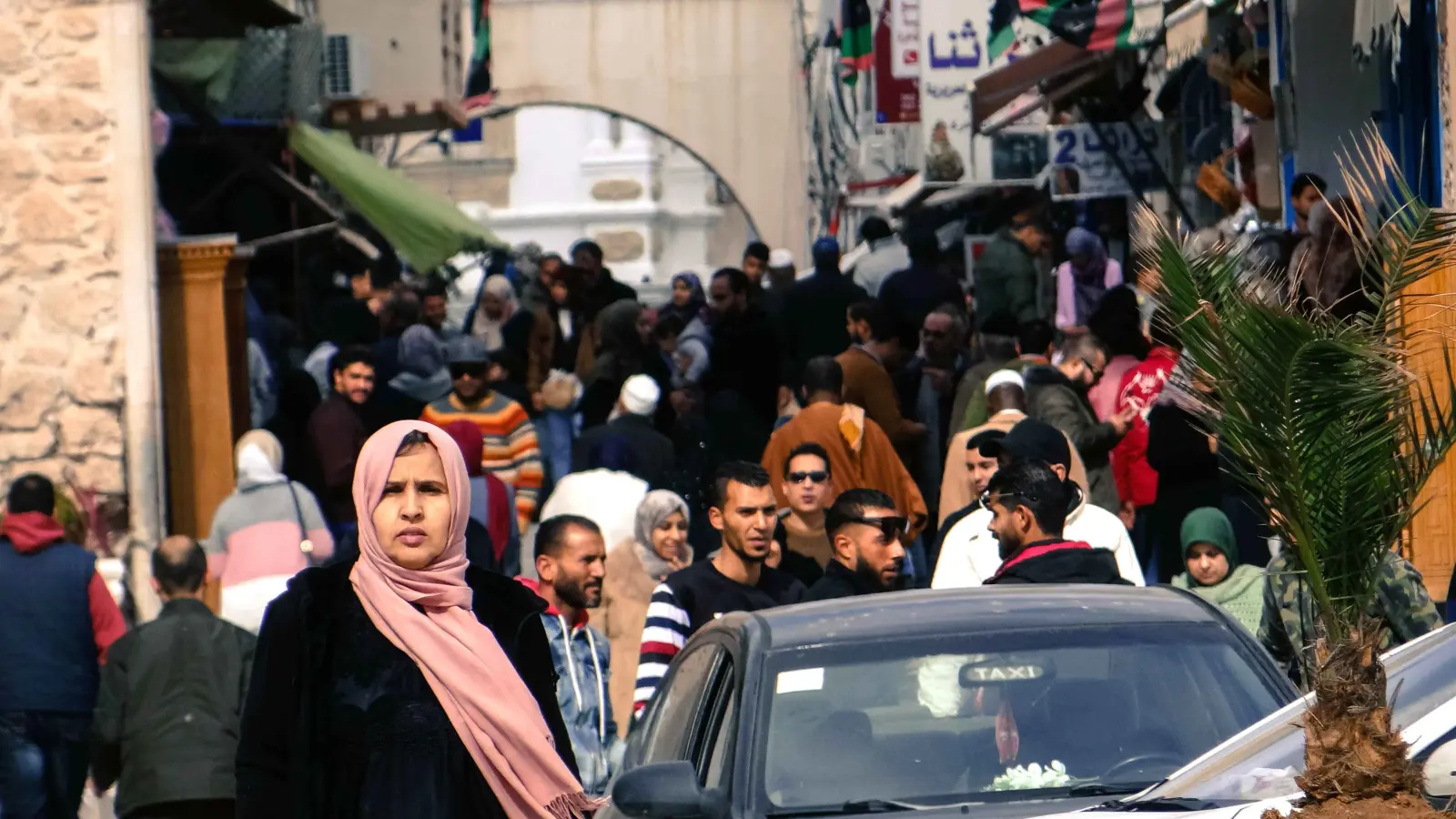 في زمن الدينار الليبي الضعيف.. هل يصبح «المنتج المحلي» عبئاً إضافياً؟