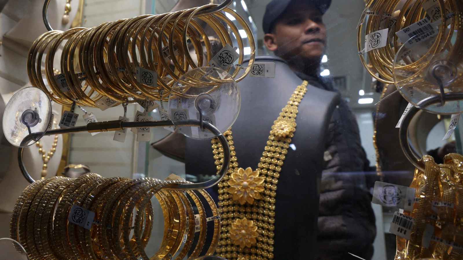 تراجع سعر الذهب في مصر.. و«عيار 21» يسجل 6470 جنيهاً 