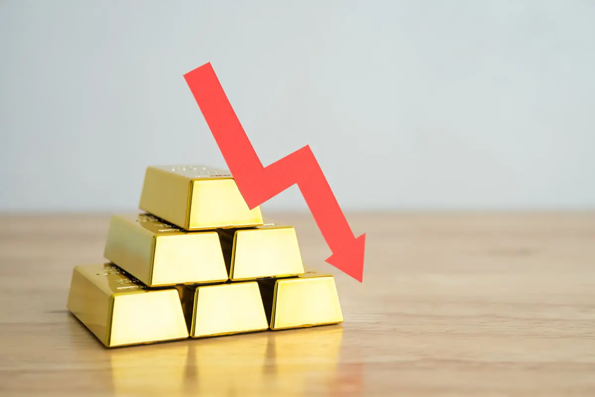 تراجع أسعار الذهب لأدنى من ألفي دولار وسط استقرار الدولار
