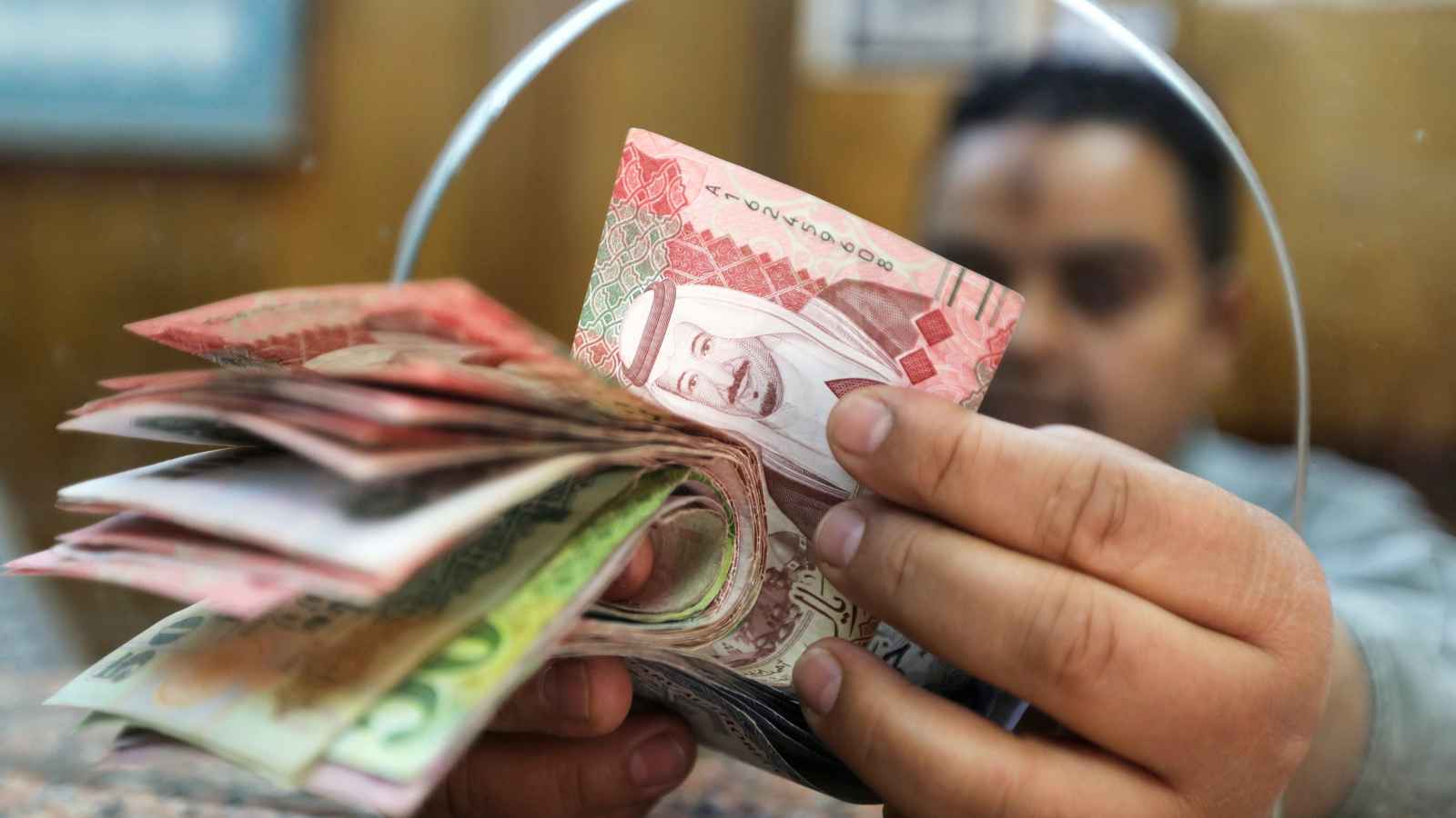 استقرار سعر صرف الريال السعودي أمام الجنيه المصري اليوم في الأسواق