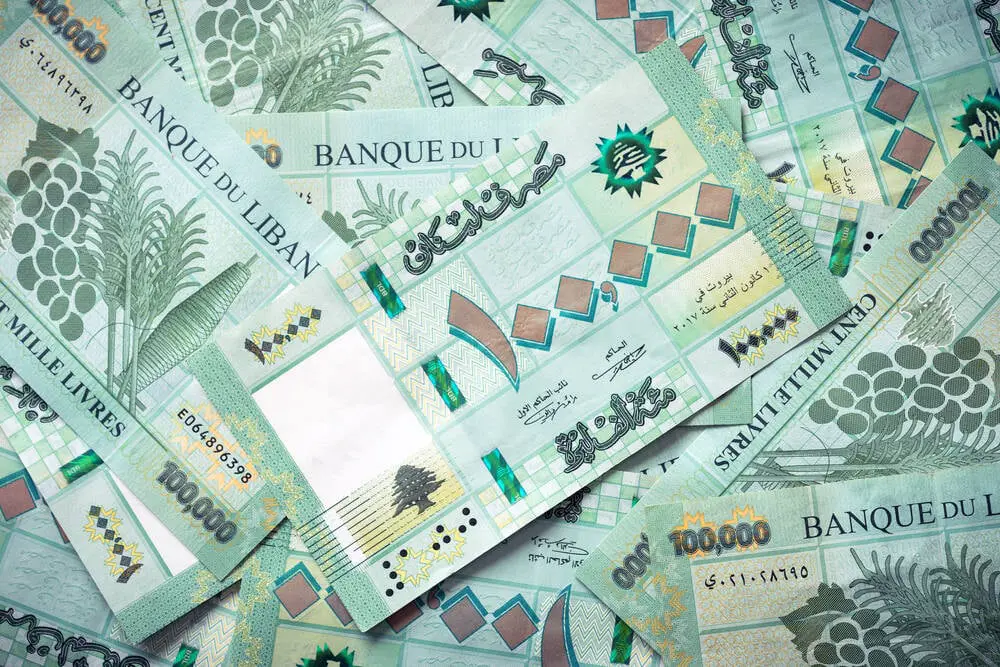 الليرة اللبنانية تتجاوز 100 ألف مقابل الدولار للمرة الأولى