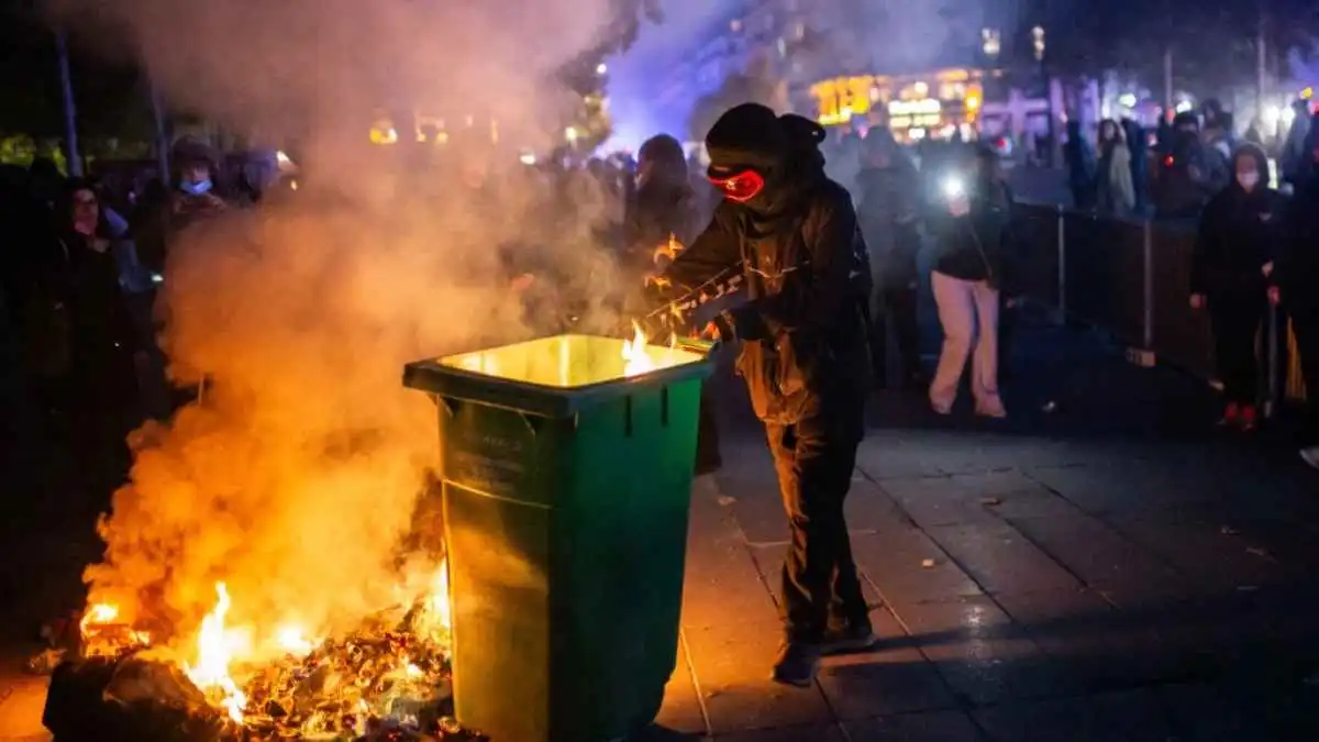 ديون وتقشف واحتجاجات عارمة.. حكومة فرنسا في مهب الريح