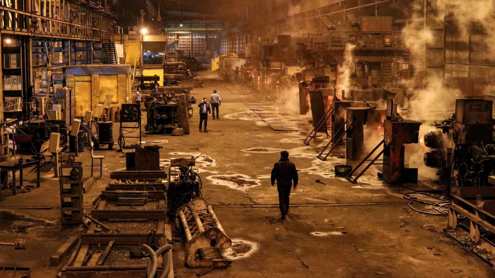 14 مليون طن من «الصلب الإيراني» خارج السوق.. من يستفيد؟ 