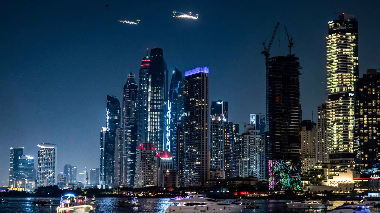 الإمارات.. 15.5% نمو التحويلات المالية عبر البنوك خلال شهرين