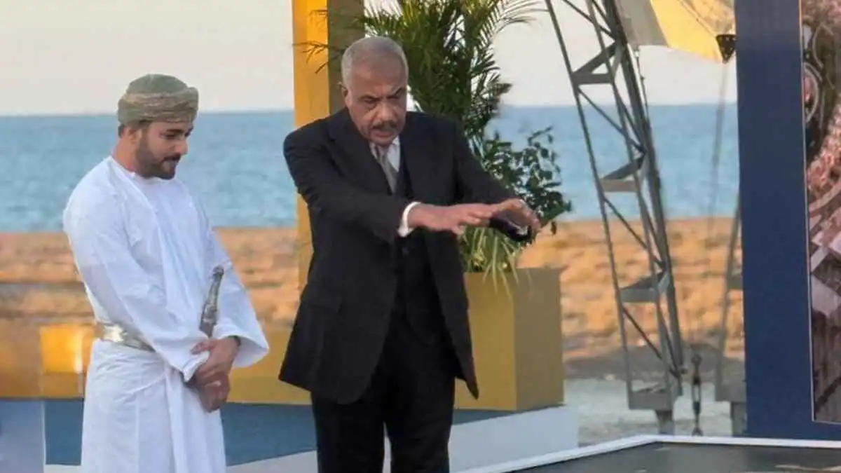الرئيس التنفيذي لمجموعة طلعت مصطفى، هشام طلعت مصطفى، ووزير الثقافة والرياضة والشباب العُماني، ذي يزن بن هيثم بن طارق آل سعيد، أثناء تدشين المشروعات في سلطنة عُمان.