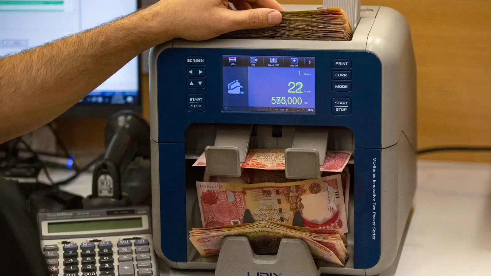 قيمة الدينار تتآكل.. العراق أمام معادلة موجة الغلاء وحماية دخل الأسر