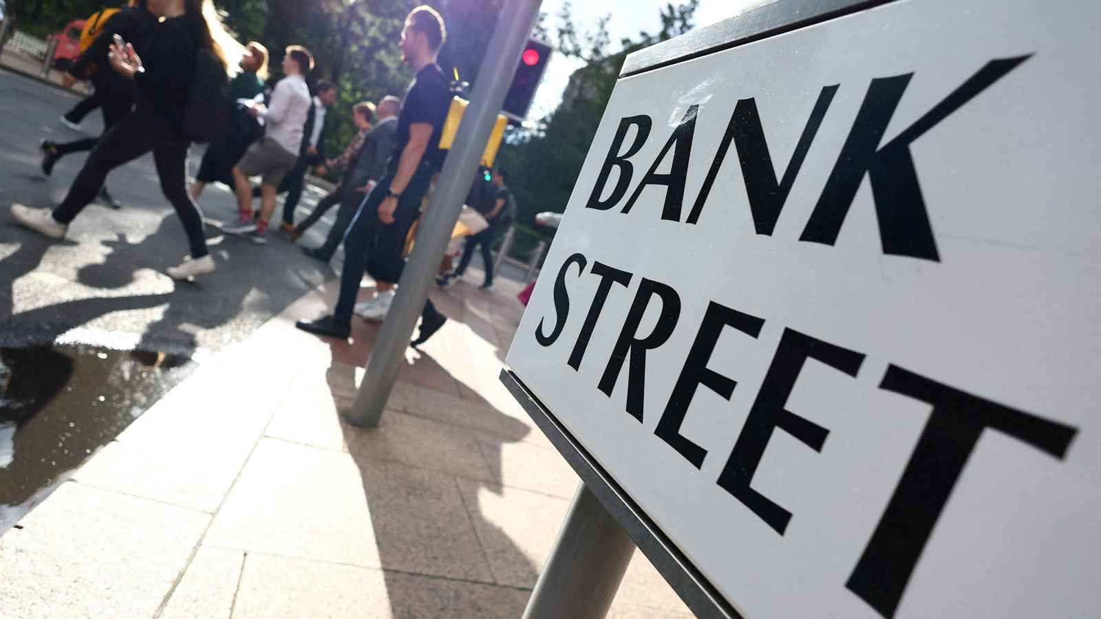 تسارع تعافي القطاع الخاص في بريطانيا خلال فبراير 