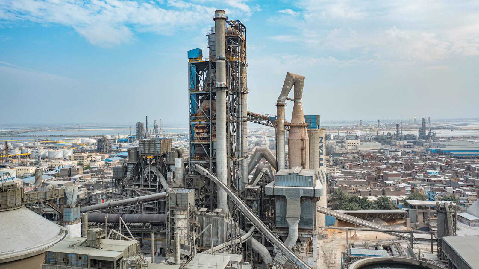 بسبب مشروعات الإعمار.. سوريا ترفع وارداتها من الأسمنت المصري 1300% 