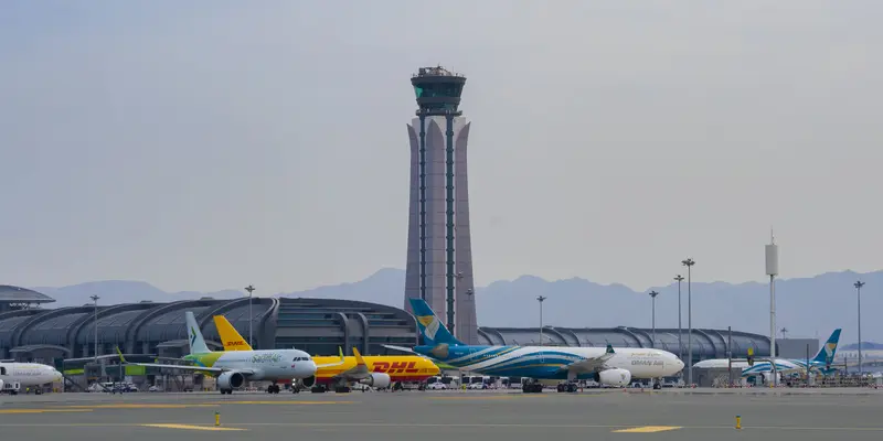 4.9 مليون مسافر عبر مطارات عُمان في نهاية أبريل بنمو 16%