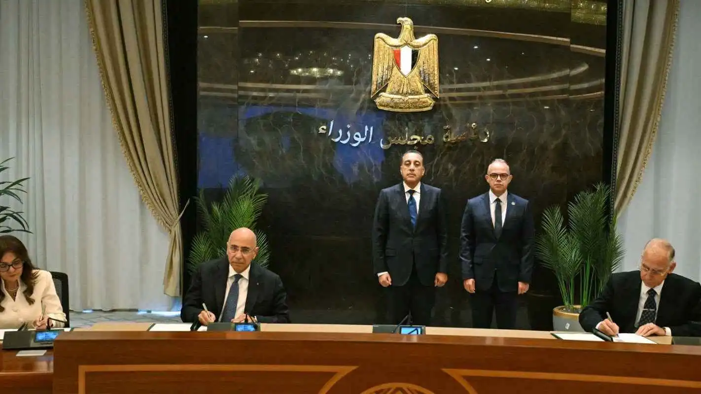 مصر توقع نقل حصة 172 محطة وقود «وطنية» إلى«طاقة عربية»