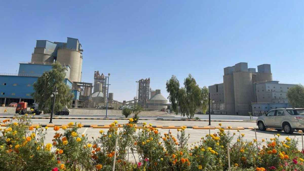 «أسمنت الجوف» السعودية توقع عقداً لتصدير الأسمنت إلى سوريا وفلسطين 