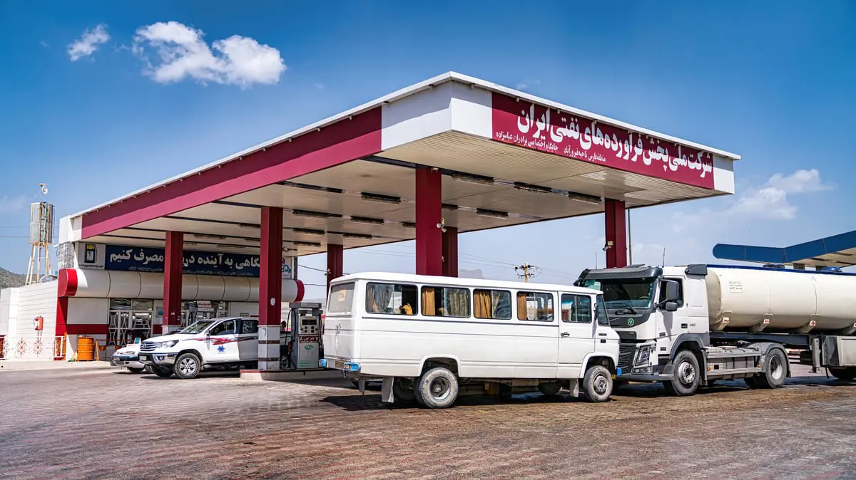 البنزين يرهق ميزانية إيران.. وفزع حكومي من رفع الأسعار