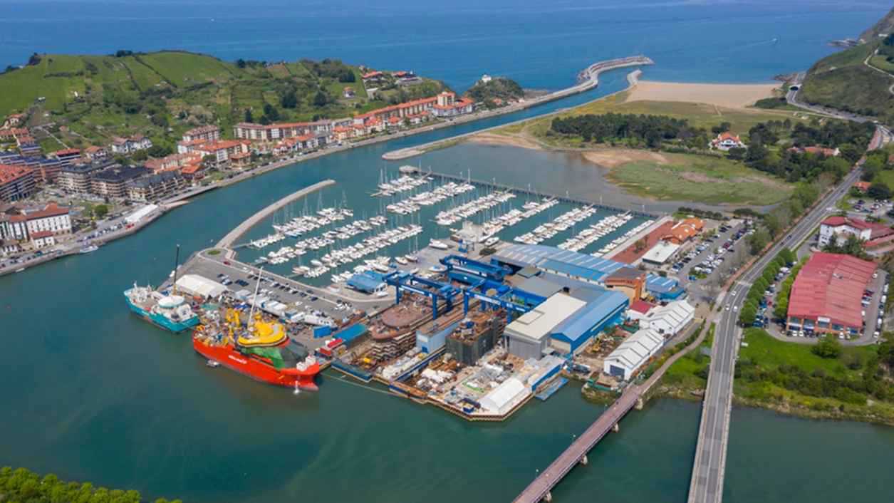 «موانئ أبوظبي» توسع عملياتها في إسبانيا بالاستحواذ على حوض لبناء سفن 