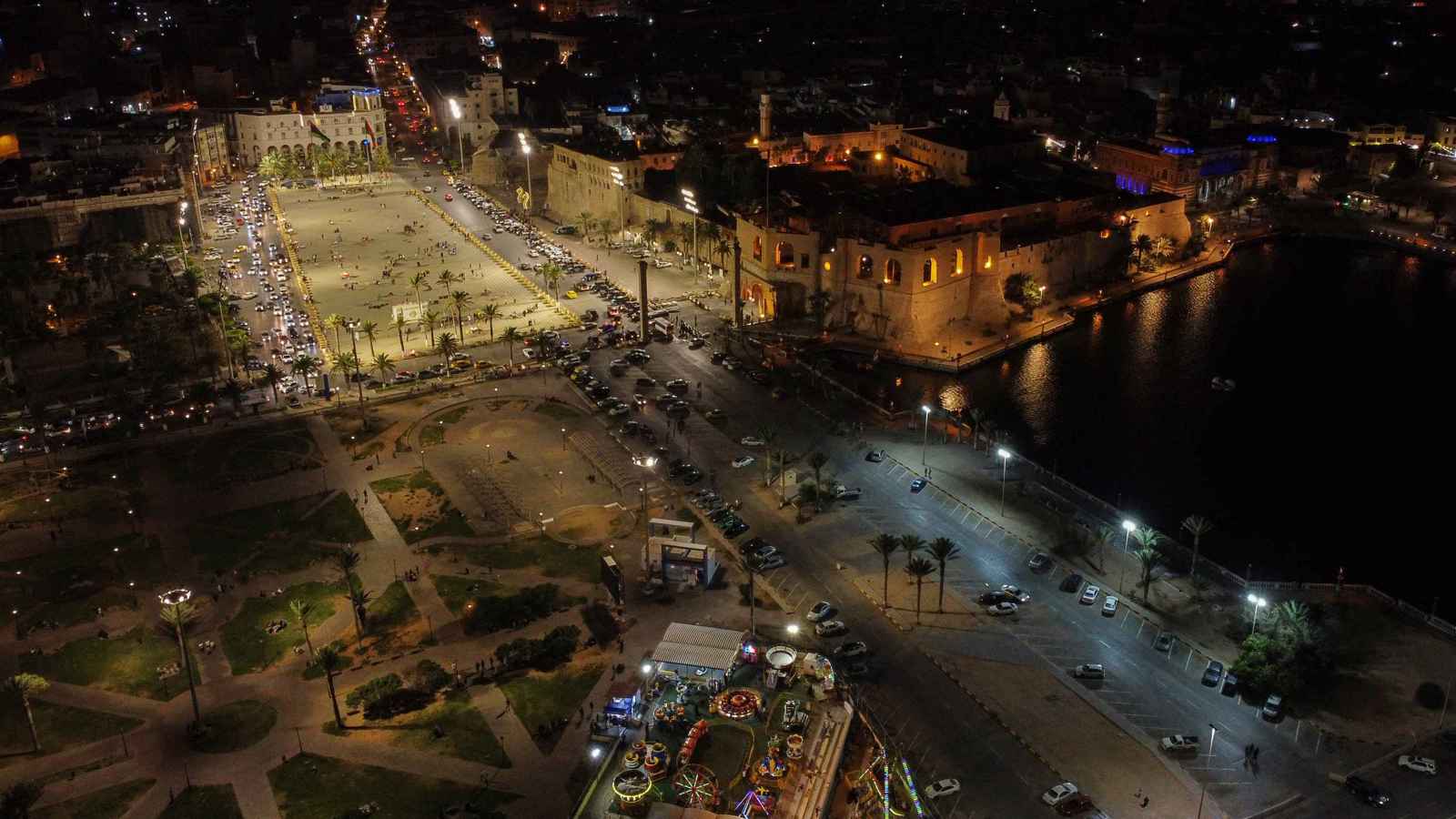 عجز بالنقد الأجنبي وتراجع إيرادات النفط.. إلى أين يتجه اقتصاد ليبيا؟ 