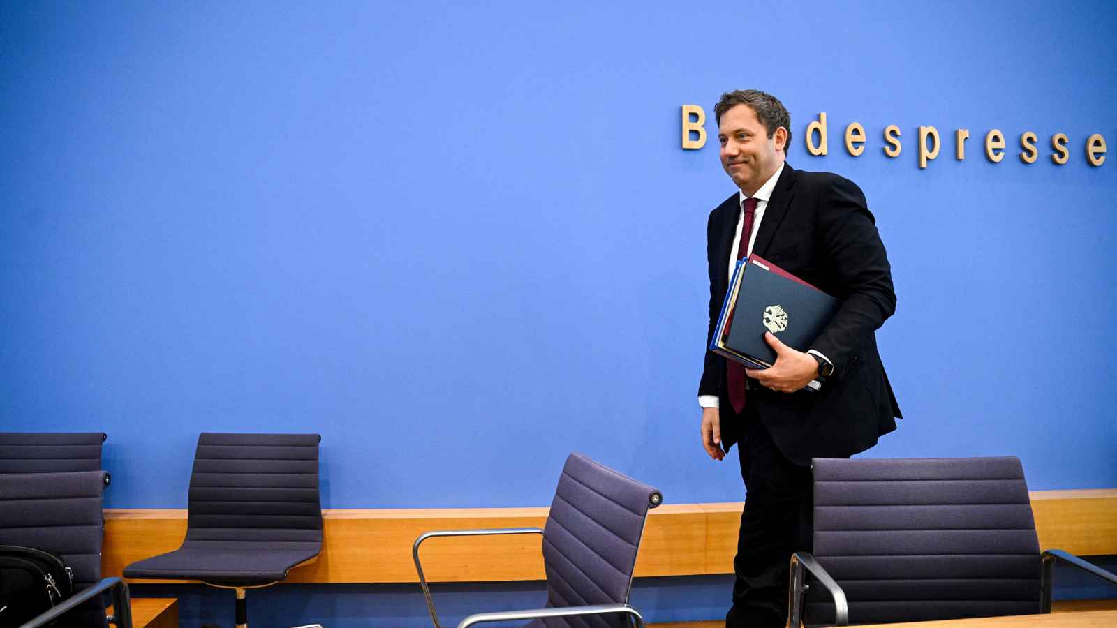 فرنسا وألمانيا تحثان المفوضية الأوروبية على تبسيط الخدمات المالية 