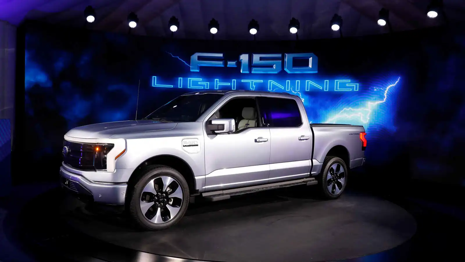 فورد تُطفئ محرك الكهرباء.. القصة الكاملة وراء إيقاف F-150