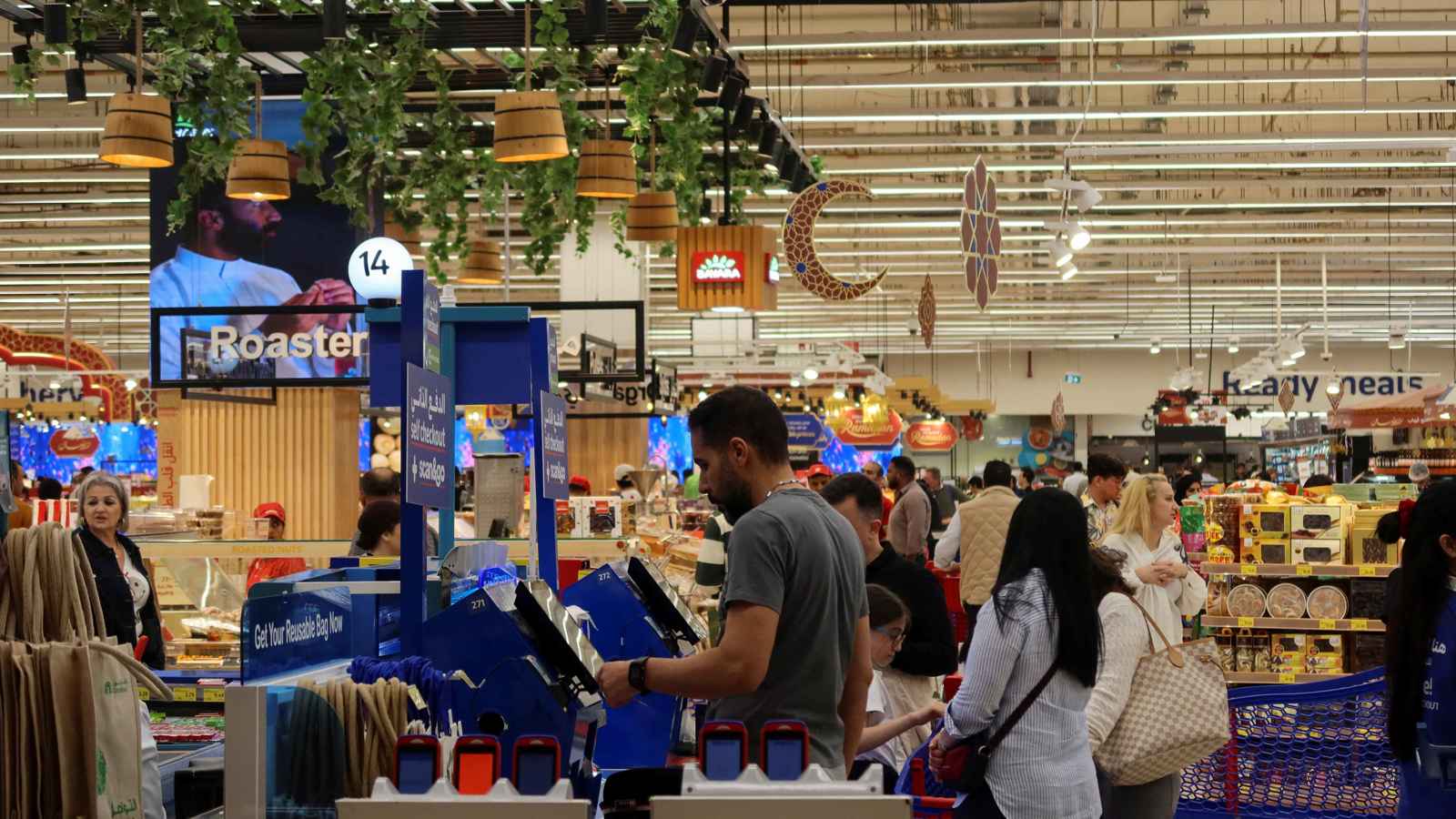 أزمة مضيق هرمز.. استراتيجيات مبتكرة لشركات الأغذية في أسواق الخليج 