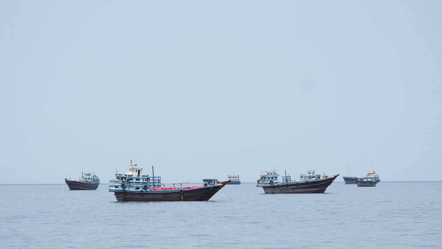 مضيق هرمز يشهد عبور 6 سفن خلال 24 ساعة 