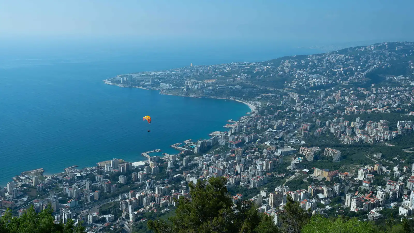 لبنان يخسر موسم التعافي.. كيف تضغط الحرب على السياحة والتحويلات؟