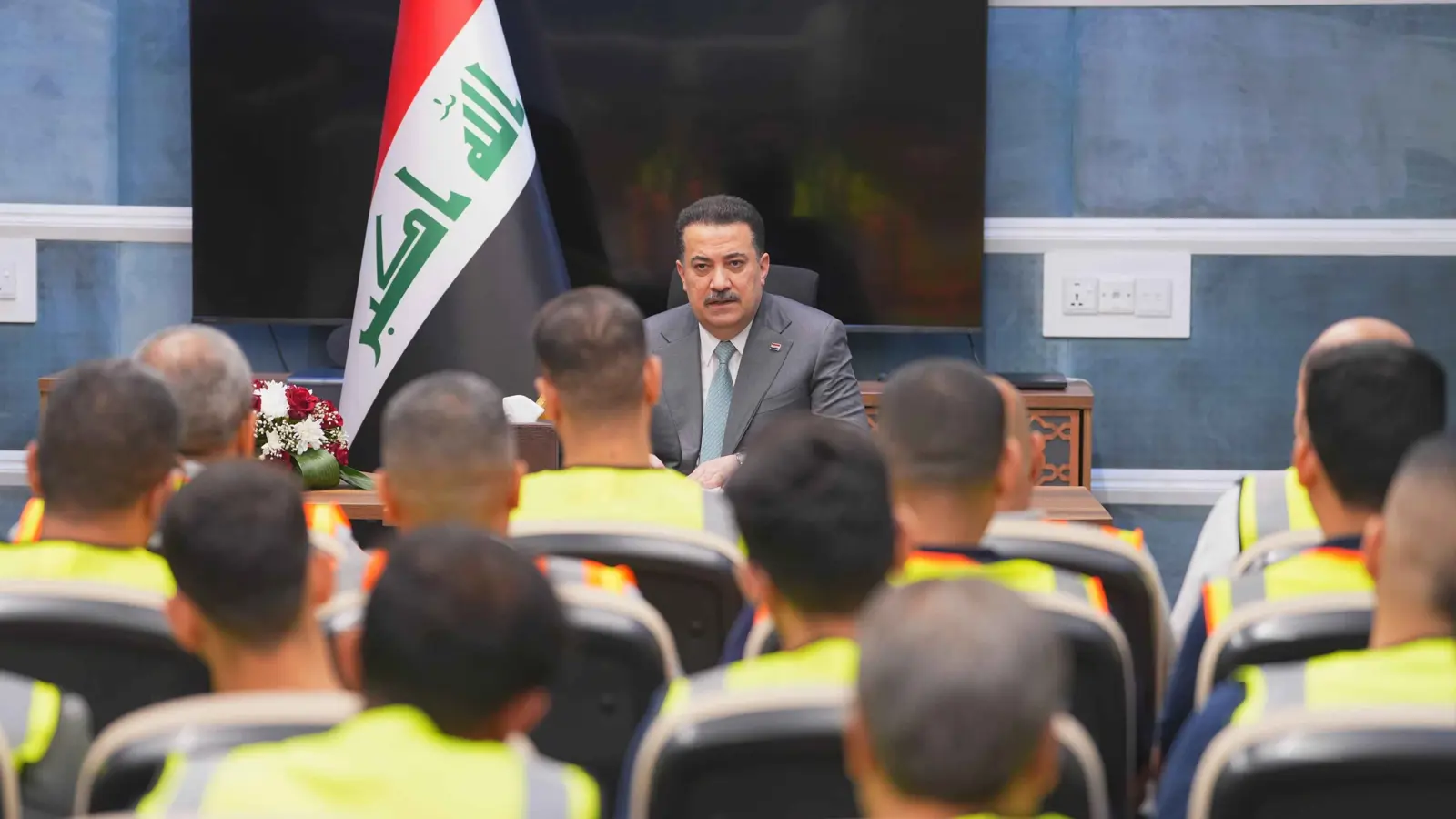 العراق.. مساواة عمال القطاع الخاص بالموظفين في القروض والأراضي