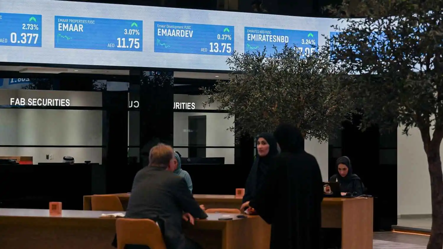 متداولون في سوق دبي المالي، 24 مارس 2026