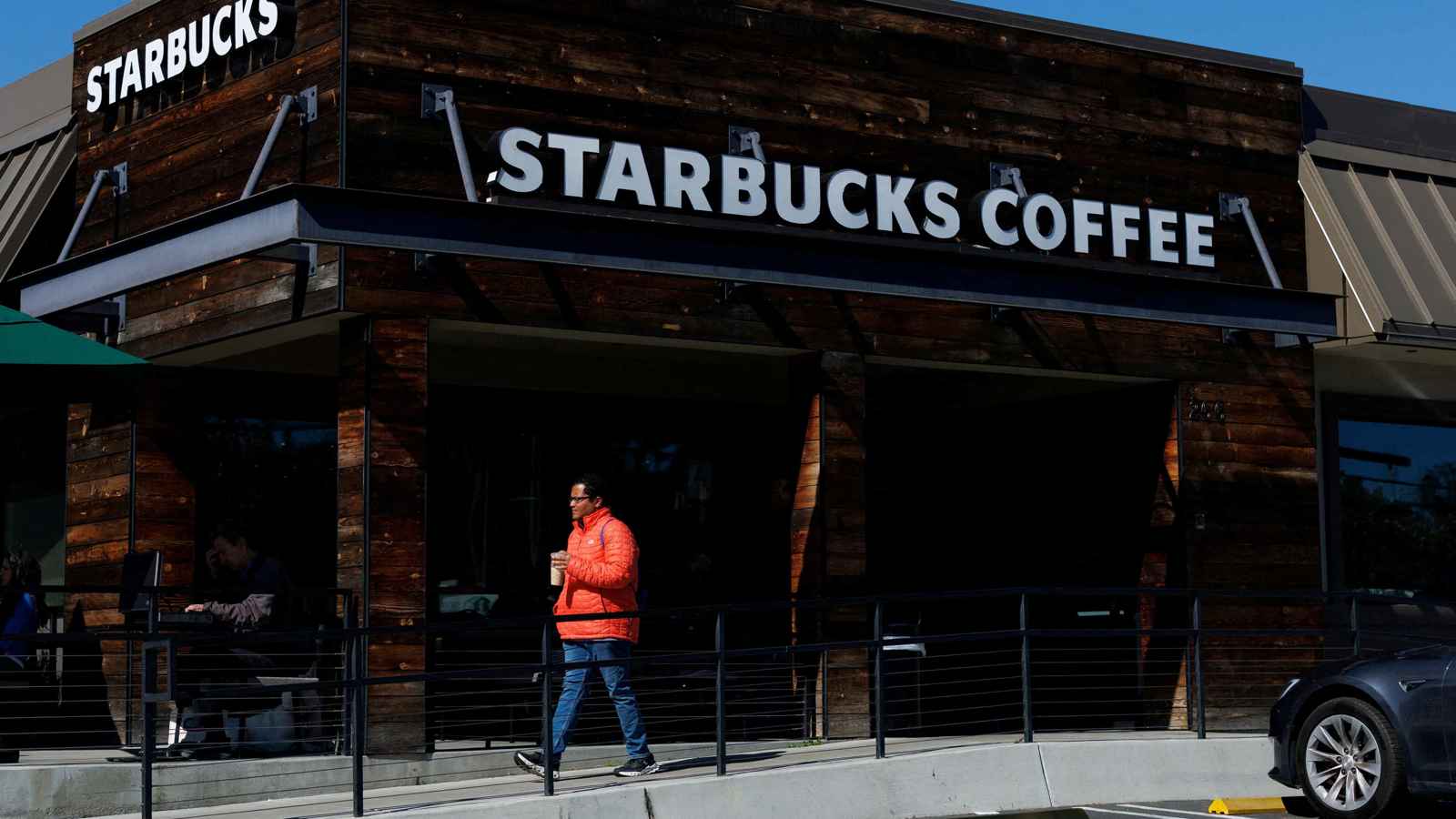 القطاع الخدمي الأميركي يشهد تباطؤ الطلبات الجديدة 