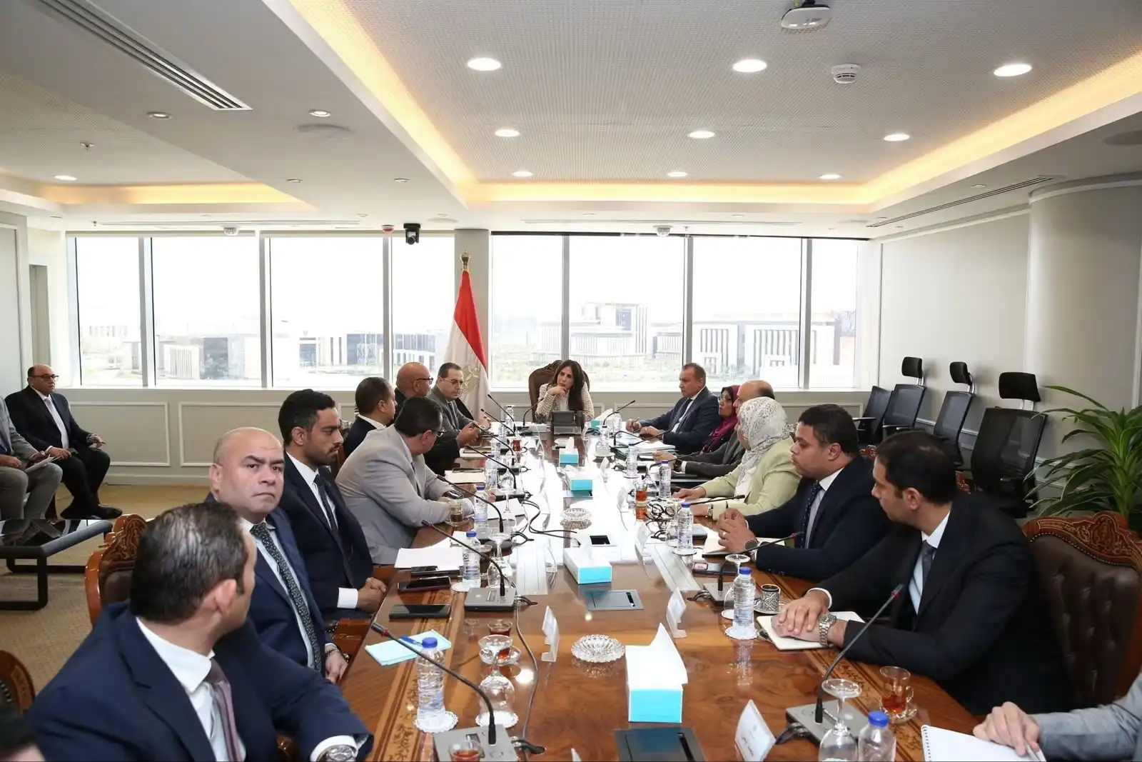 جانب من لقاء وزيرة الإسكان والمرافق والمجتمعات العمرانية المصرية، راندة المنشاوي، مع قيادات الوزارة في العاصمة القاهرة، يوم 14 أكتوبر 2026.